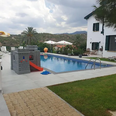 Hotel Dervise Mehmet Lefke-Karadağ